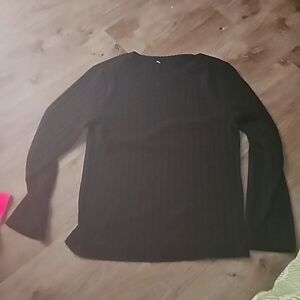 Women's ribbed black shirt
